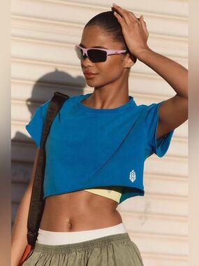 (FP-42) Free People Hot Shot Cropped Tee